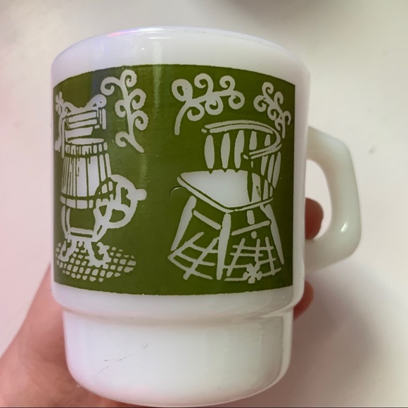 Pair of Fire King stacking milk glass D-handle mugs - Picture 6 of 8